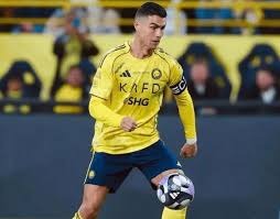 赢球感觉真爽！詹姆斯与东契奇赛后再次相拥庆祝