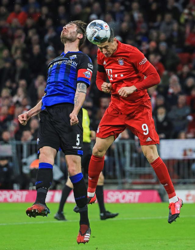 他尤其感激 他尤其感激